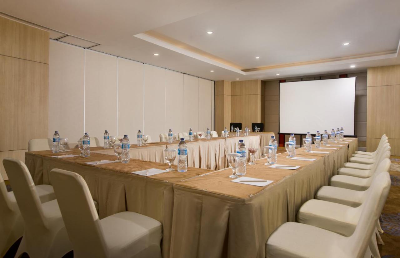 Hotel Santika Mega City Bekasi Exteriör bild