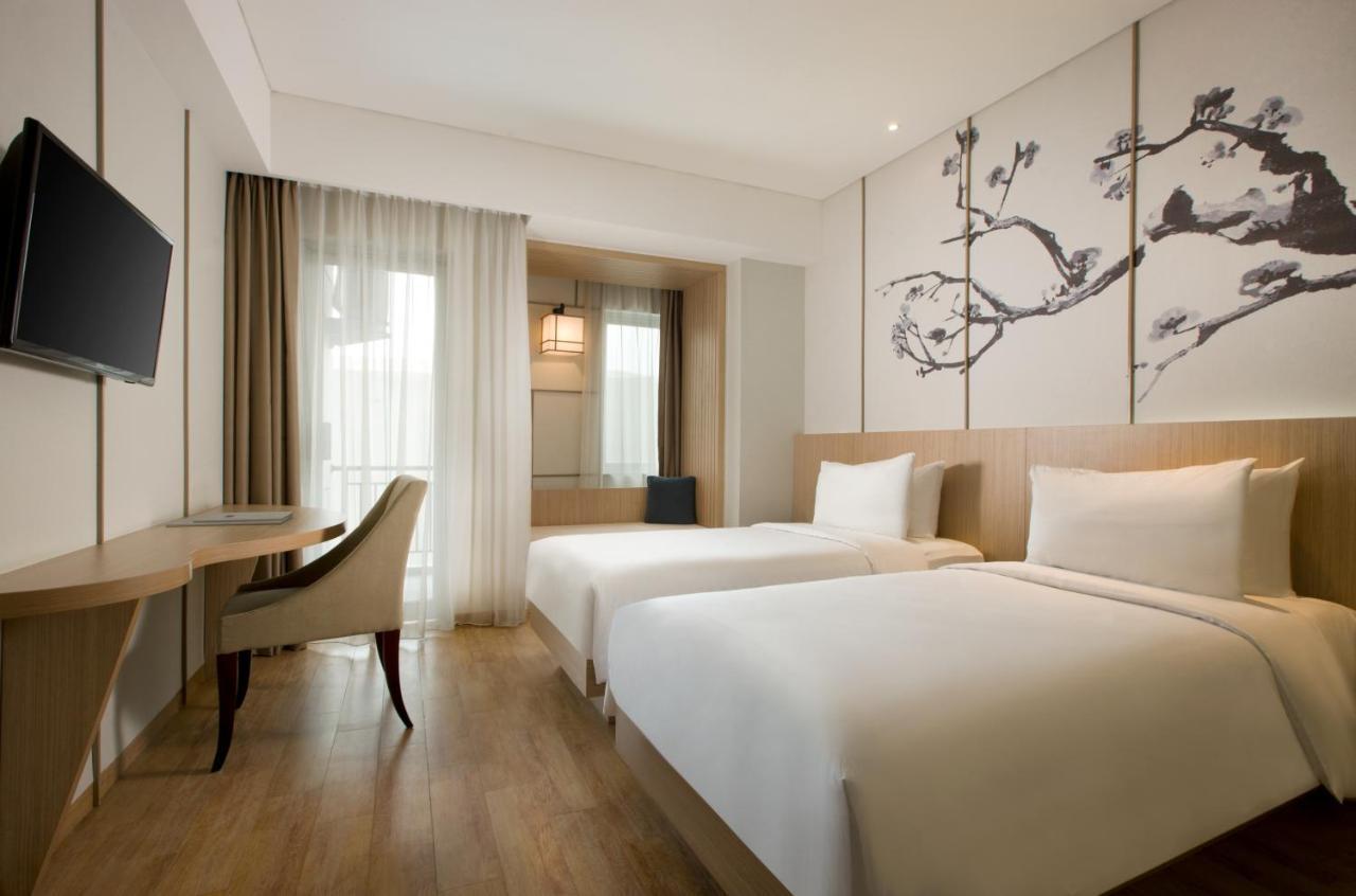 Hotel Santika Mega City Bekasi Exteriör bild