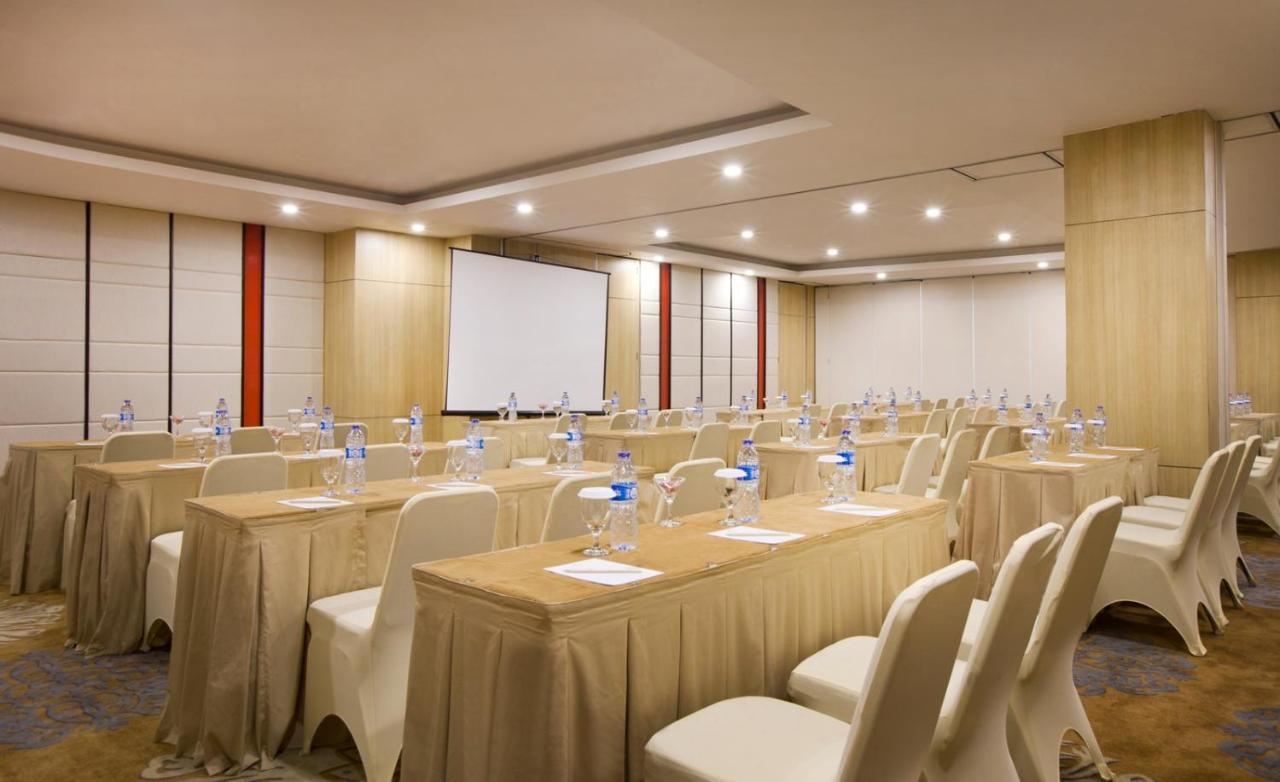Hotel Santika Mega City Bekasi Exteriör bild