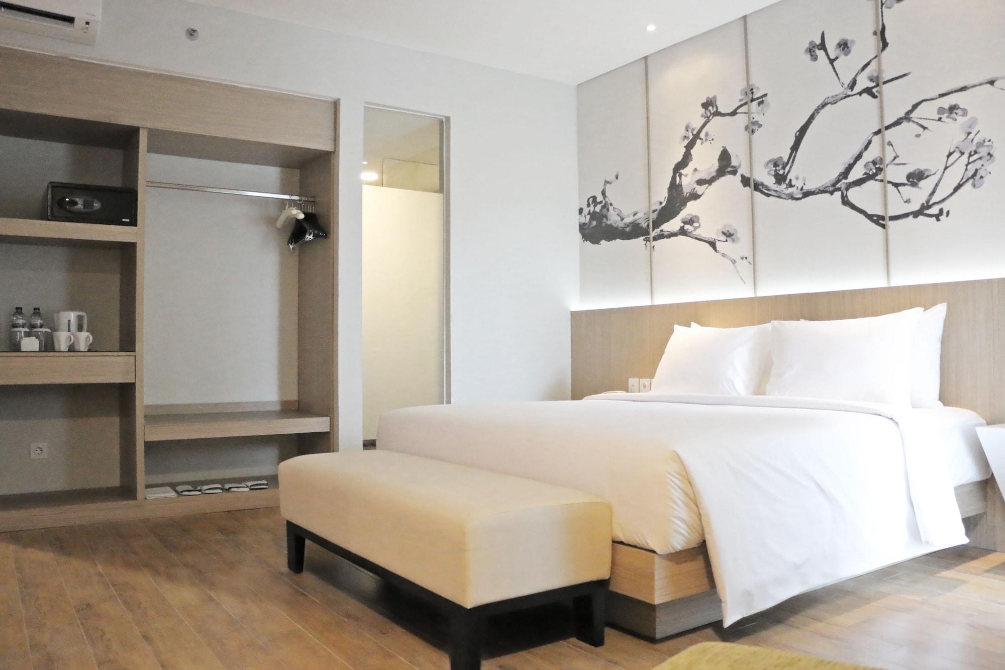 Hotel Santika Mega City Bekasi Exteriör bild