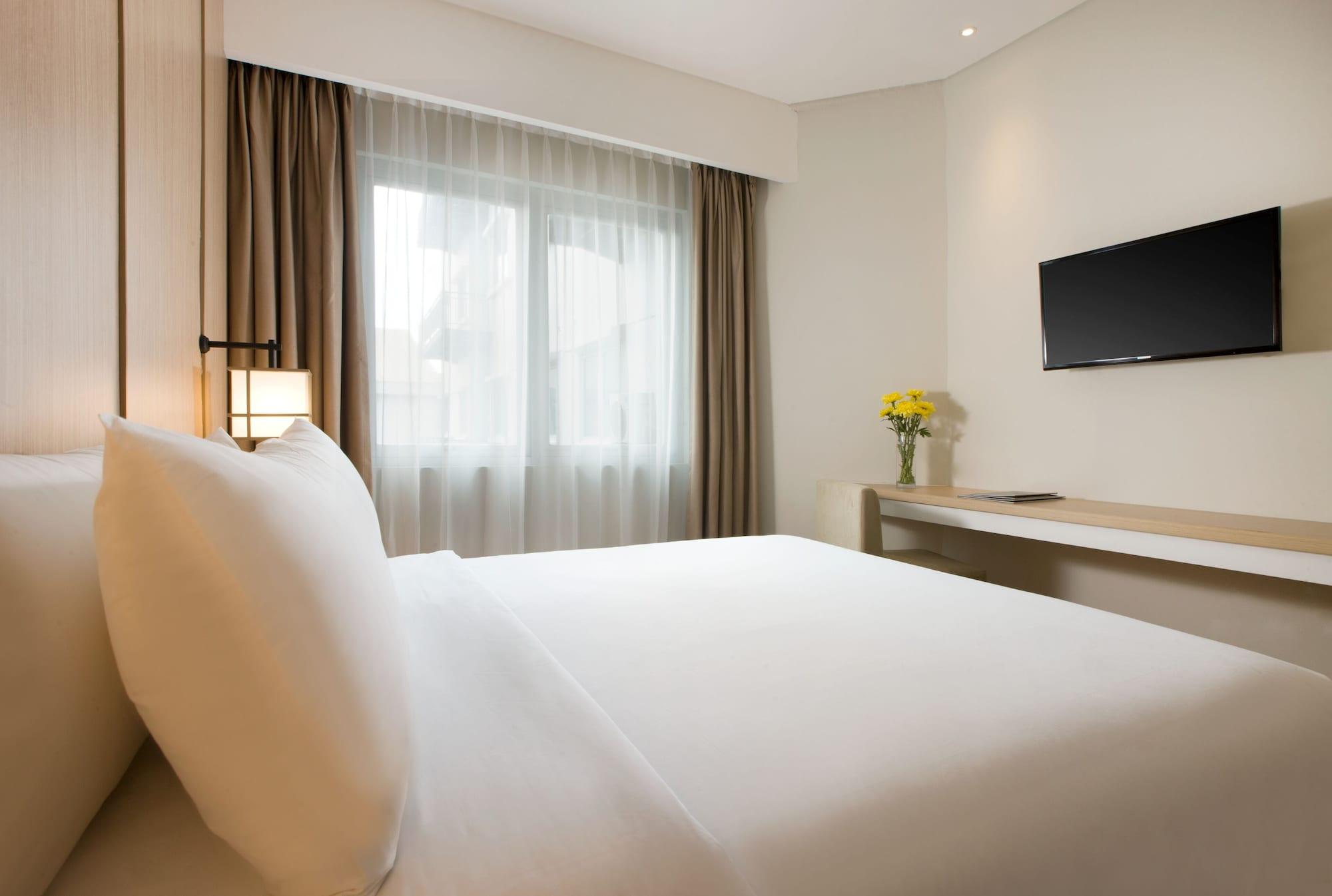 Hotel Santika Mega City Bekasi Exteriör bild