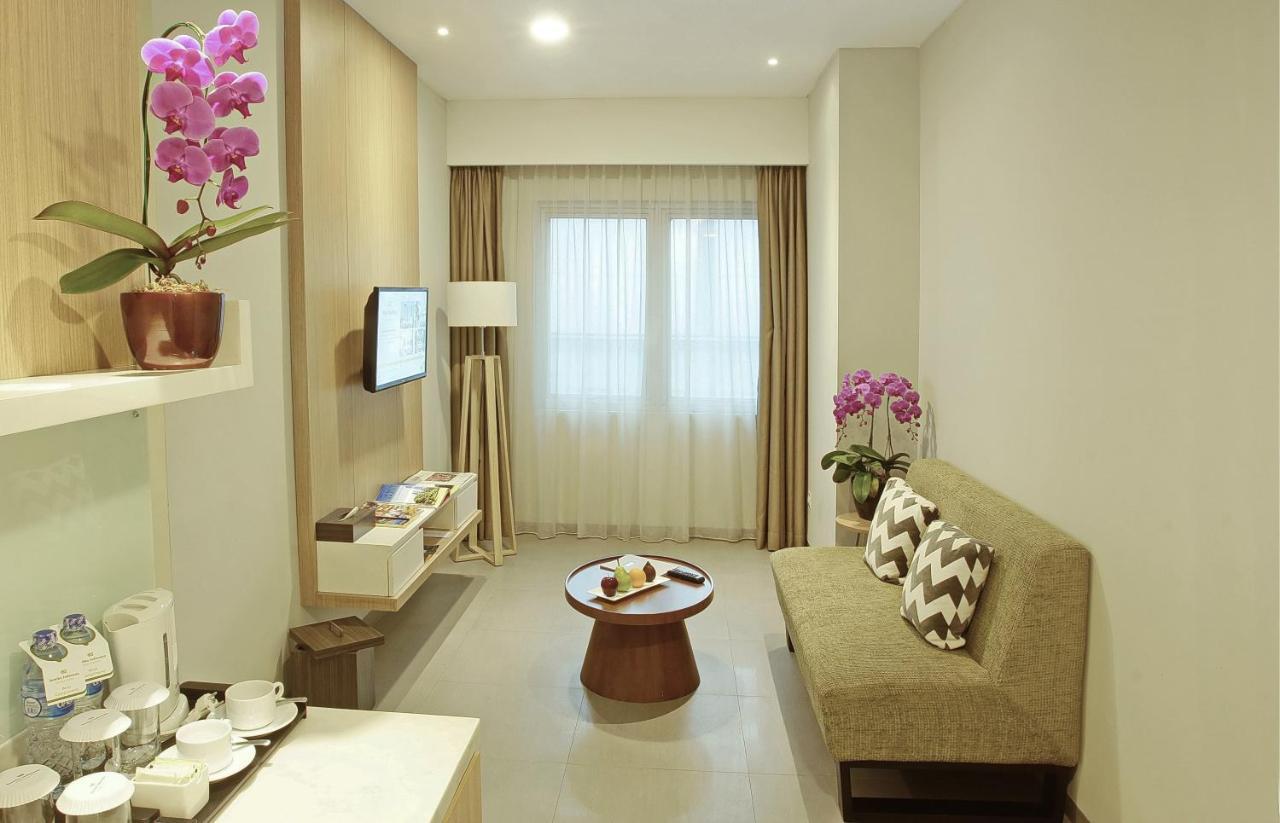 Hotel Santika Mega City Bekasi Exteriör bild