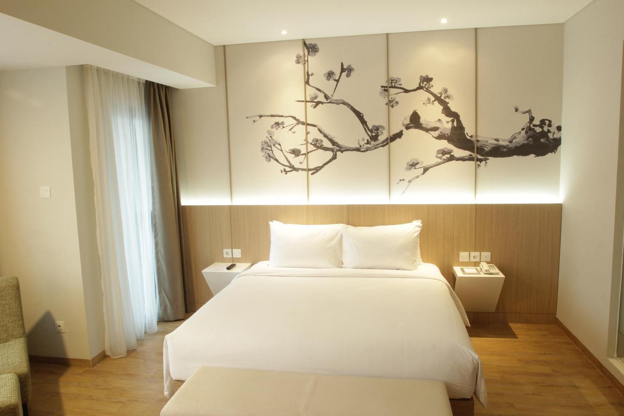 Hotel Santika Mega City Bekasi Exteriör bild
