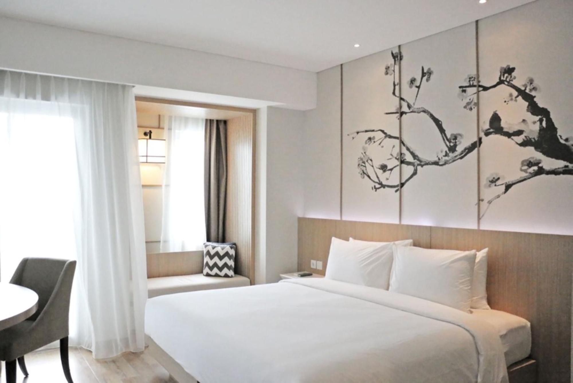 Hotel Santika Mega City Bekasi Exteriör bild