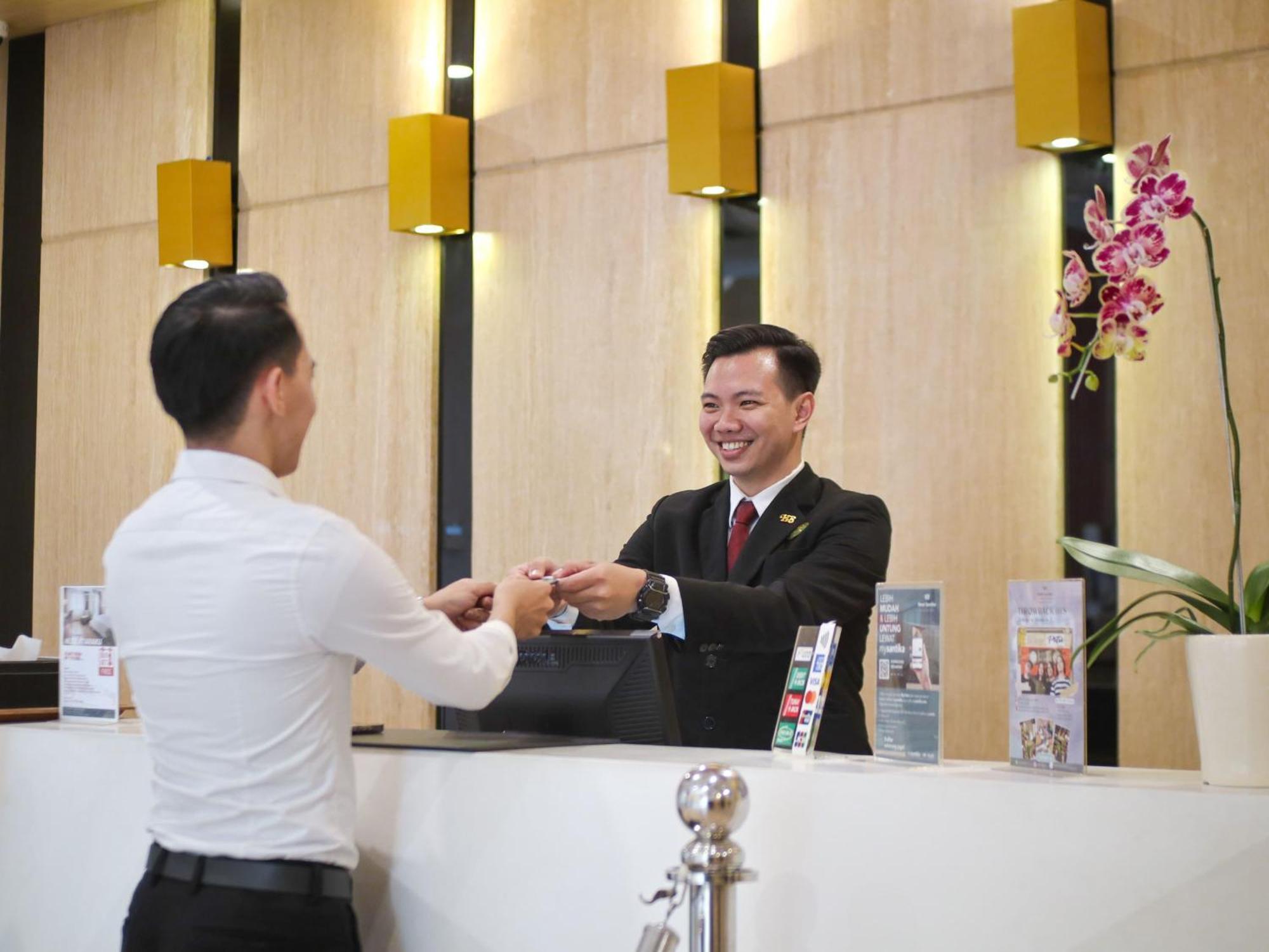 Hotel Santika Mega City Bekasi Exteriör bild