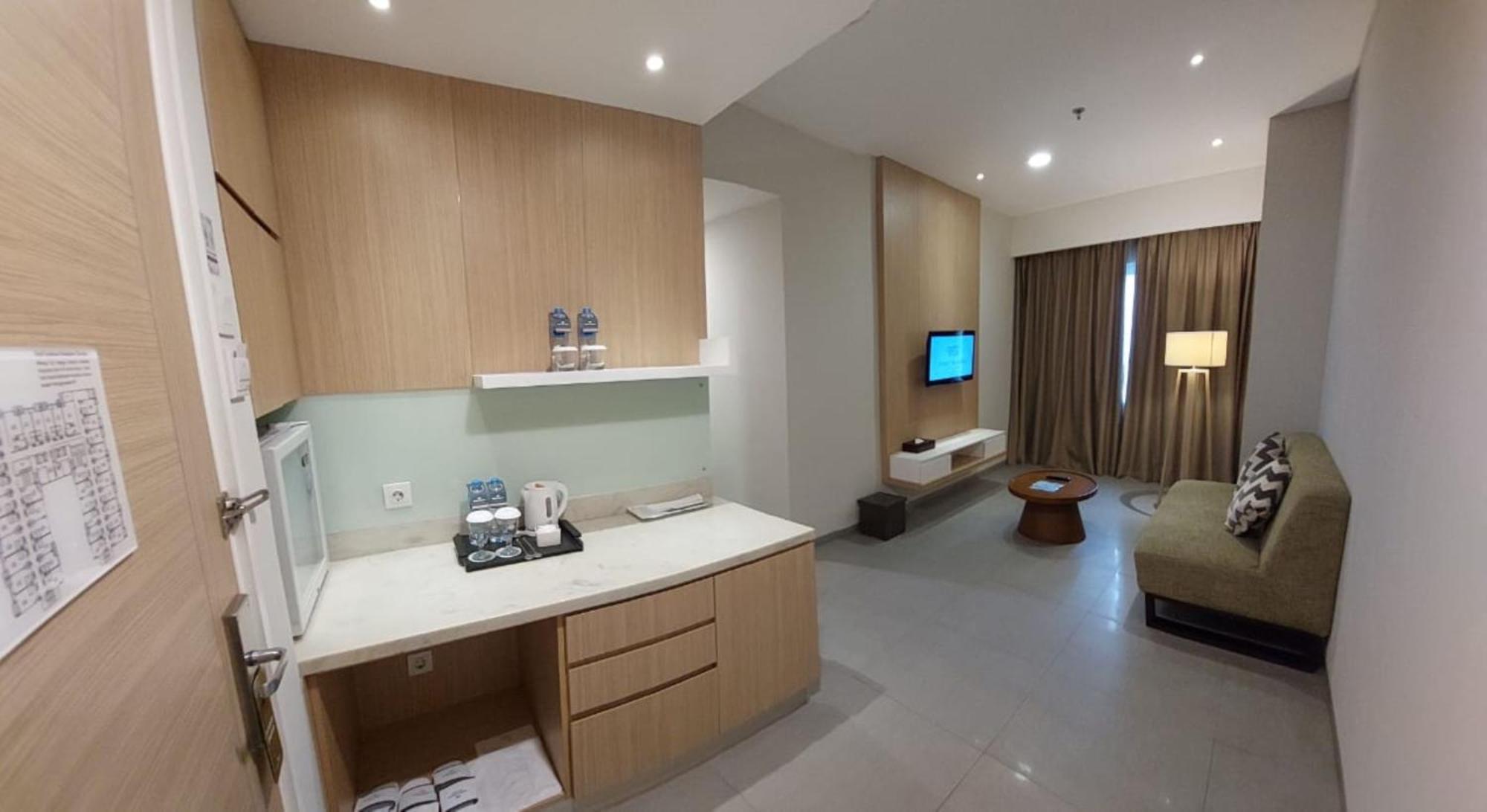 Hotel Santika Mega City Bekasi Exteriör bild