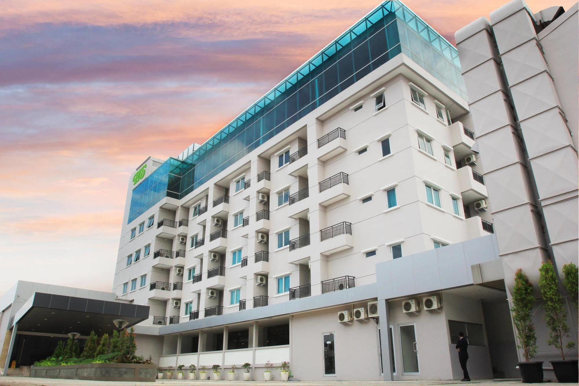 Hotel Santika Mega City Bekasi Exteriör bild