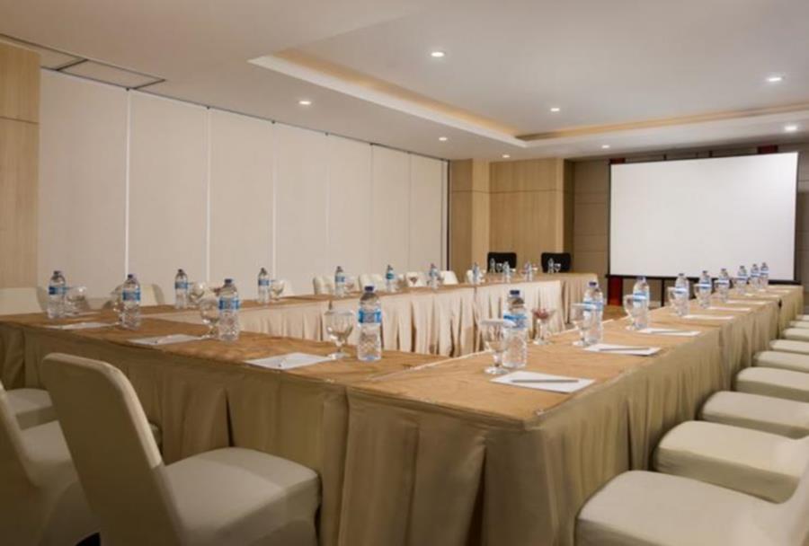 Hotel Santika Mega City Bekasi Exteriör bild